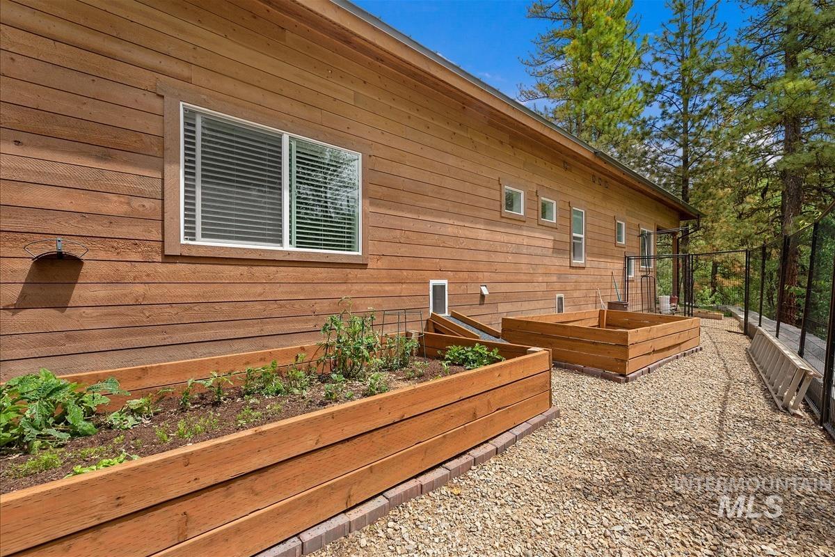 22 Creekside Ct, Garden Valley, Idaho 83622, 3 Bedrooms, 2.5 Bathrooms, Residential For Sale, Price $1,140,000, 98986091