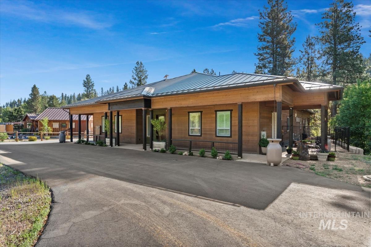 22 Creekside Ct, Garden Valley, Idaho 83622, 3 Bedrooms, 2.5 Bathrooms, Residential For Sale, Price $998,000,MLS 98986091