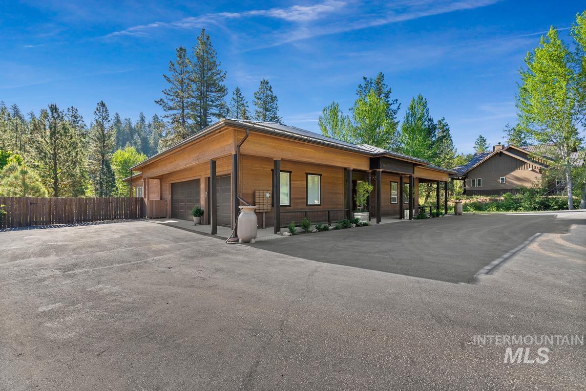 22 Creekside Ct, Garden Valley, Idaho 83622, 3 Bedrooms, 2.5 Bathrooms, Residential For Sale, Price $998,000,MLS 98986091