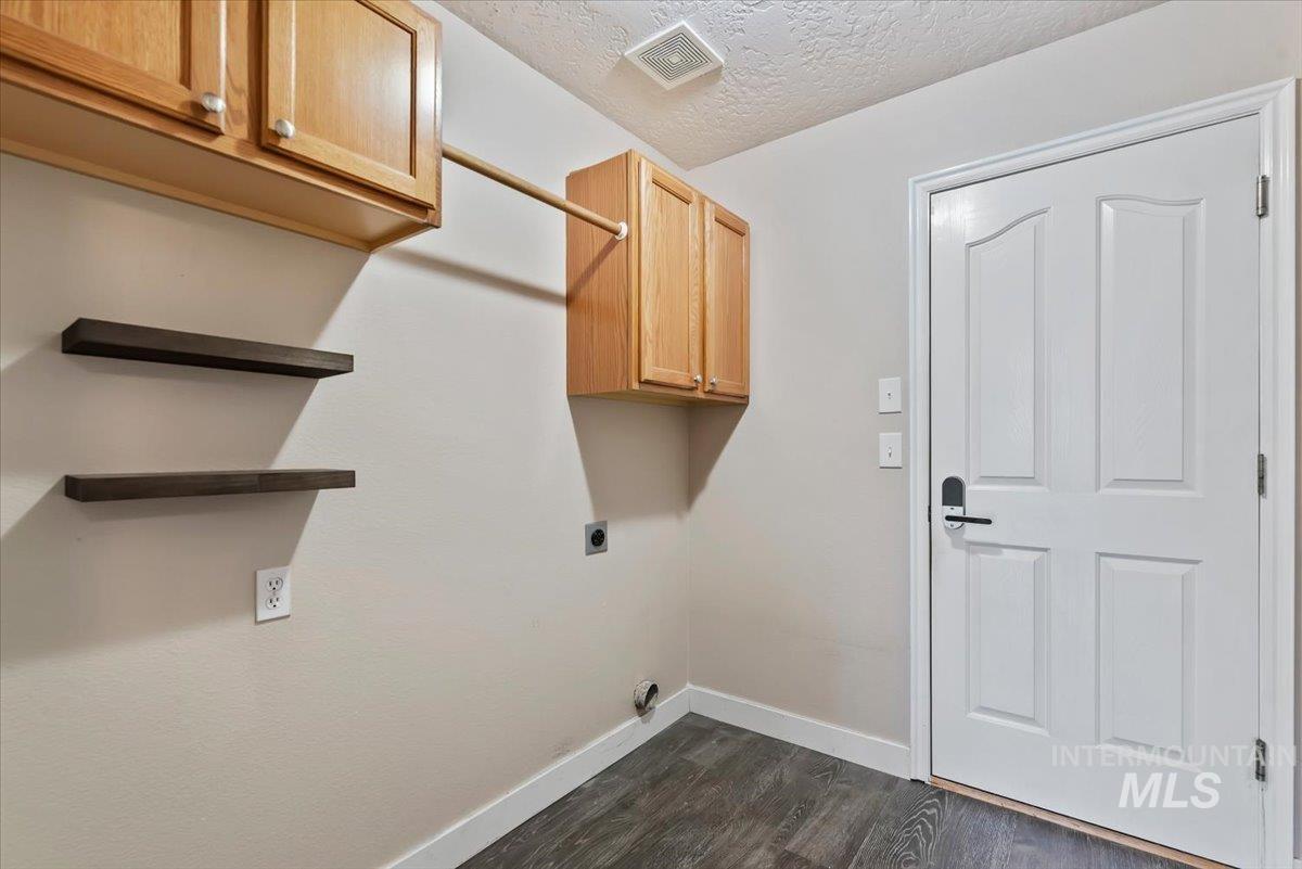 16390 Coral Dr, Nampa, Idaho 83687, 3 Bedrooms, 2 Bathrooms, Residential For Sale, Price $409,999, 98986092