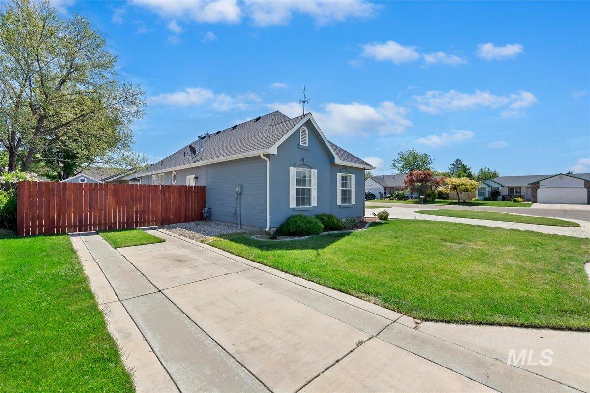 16390 Coral Dr, Nampa, Idaho 83687, 3 Bedrooms, 2 Bathrooms, Residential For Sale, Price $409,999, 98986092