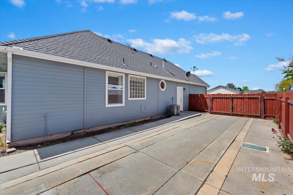 16390 Coral Dr, Nampa, Idaho 83687, 3 Bedrooms, 2 Bathrooms, Residential For Sale, Price $409,999, 98986092