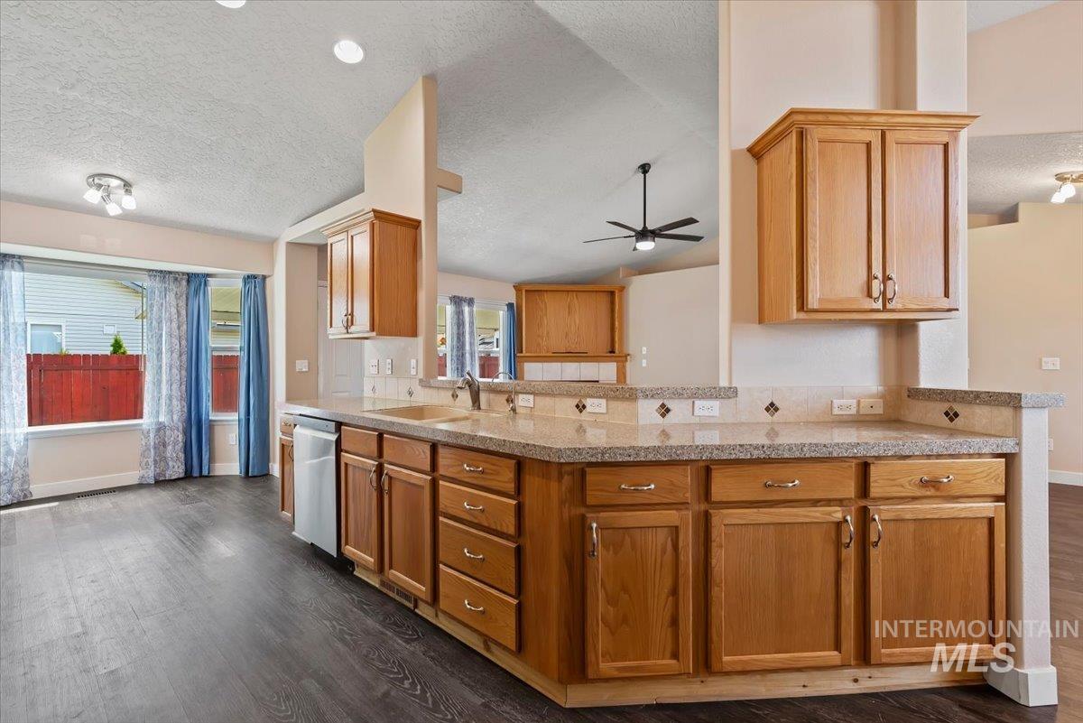 16390 Coral Dr, Nampa, Idaho 83687, 3 Bedrooms, 2 Bathrooms, Residential For Sale, Price $409,999, 98986092