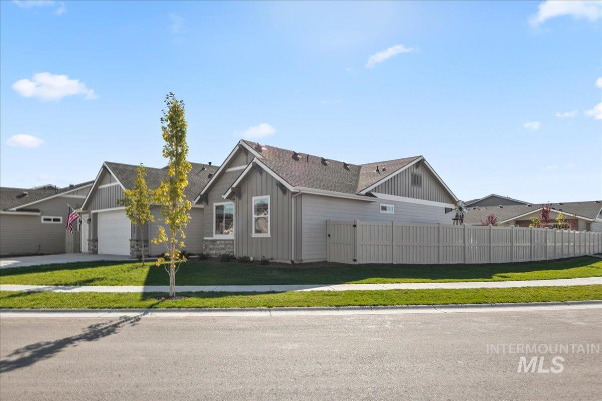 2195 Savoy Court, Middleton, Idaho 83644, 3 Bedrooms, 2 Bathrooms, Residential For Sale, Price $630,000, 98986094