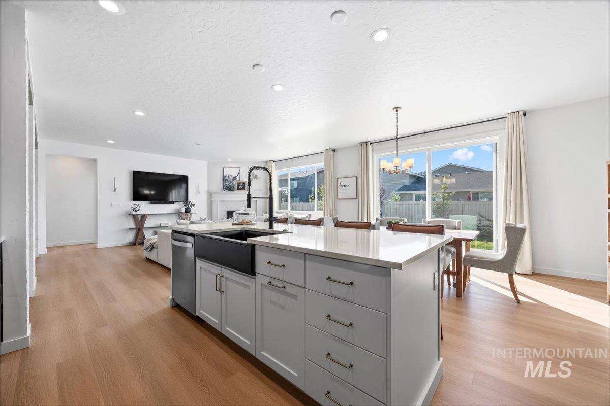 2195 Savoy Court, Middleton, Idaho 83644, 3 Bedrooms, 2 Bathrooms, Residential For Sale, Price $630,000, 98986094
