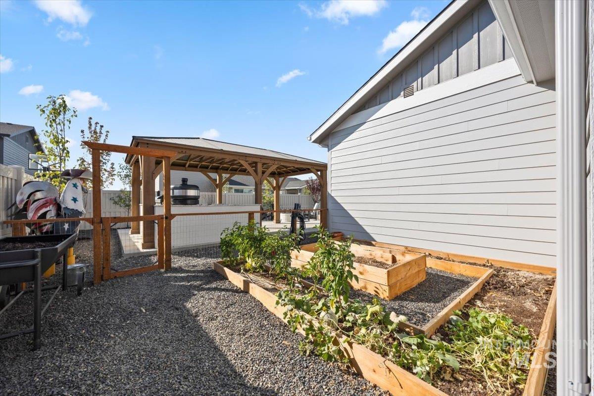 2195 Savoy Court, Middleton, Idaho 83644, 3 Bedrooms, 2 Bathrooms, Residential For Sale, Price $630,000, 98986094