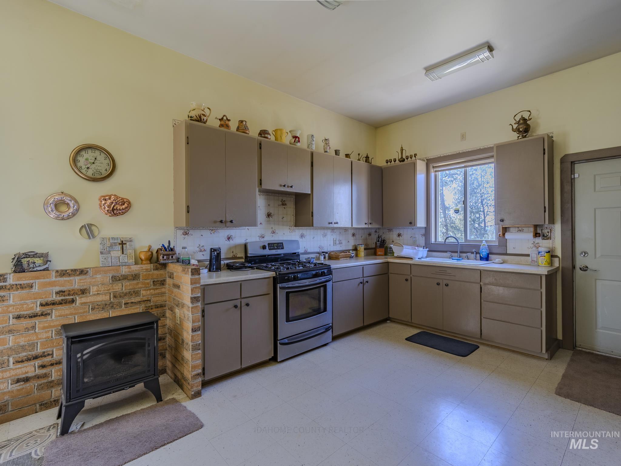 680 Pleasant Valley Road, Clearwater, Idaho 83552, 3 Bedrooms, 1 Bathroom, Residential For Sale, Price $489,000, 98986095
