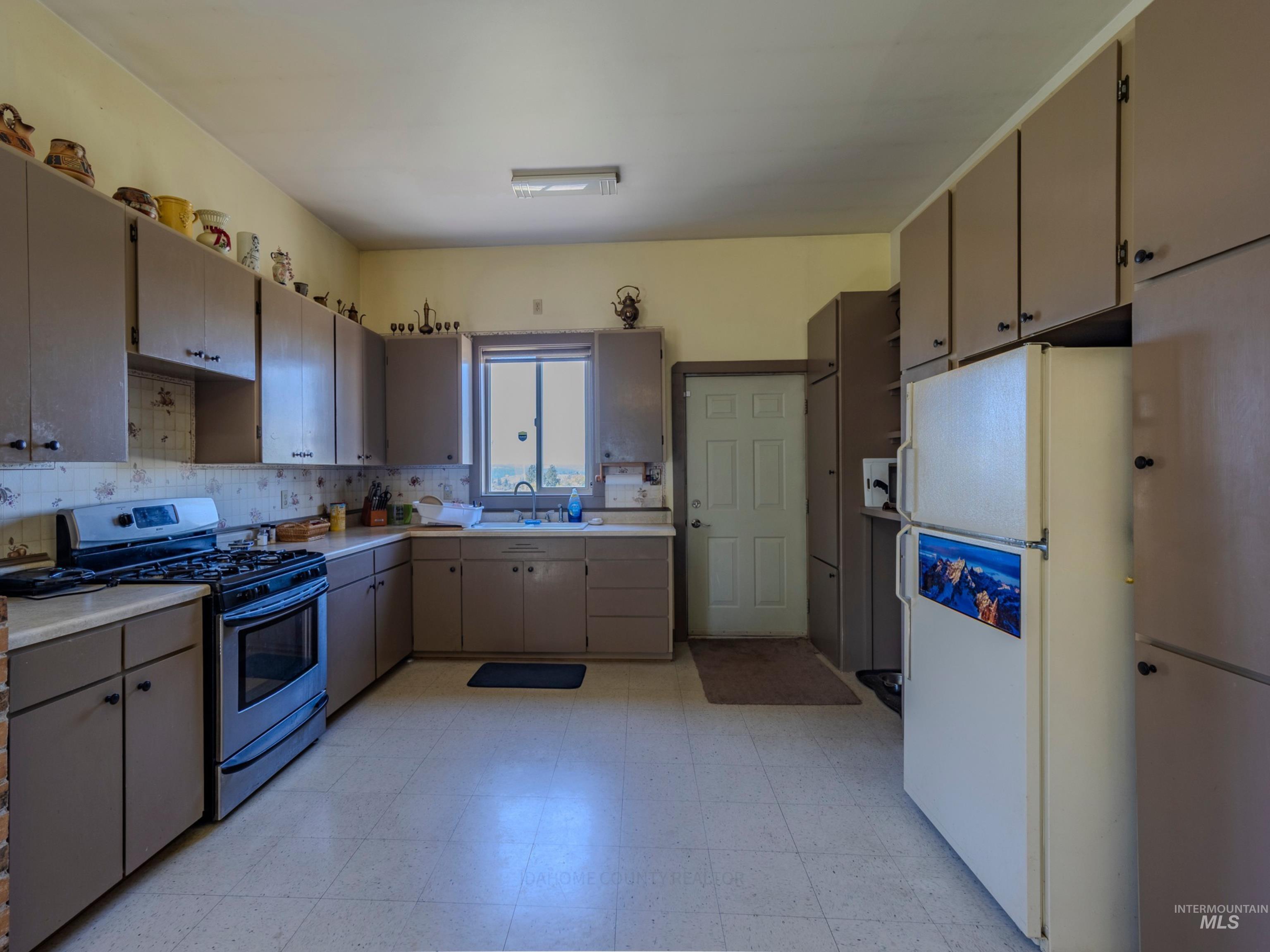 680 Pleasant Valley Road, Clearwater, Idaho 83552, 3 Bedrooms, 1 Bathroom, Residential For Sale, Price $489,000, 98986095