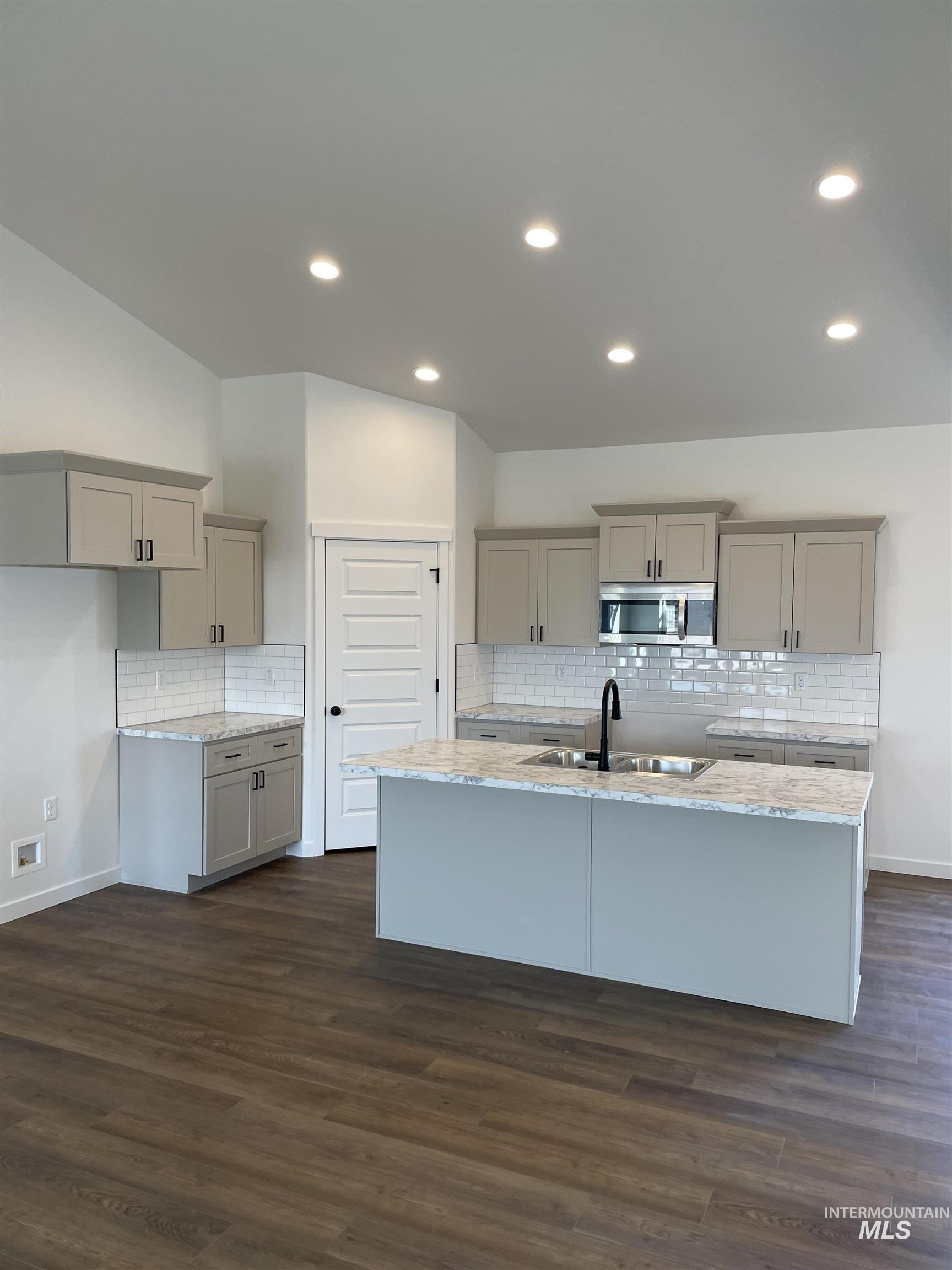1240 Sunnybrook Ave, Twin Falls, Idaho 83301-5999, 3 Bedrooms, 2 Bathrooms, Residential For Sale, Price $399,900, 98986096
