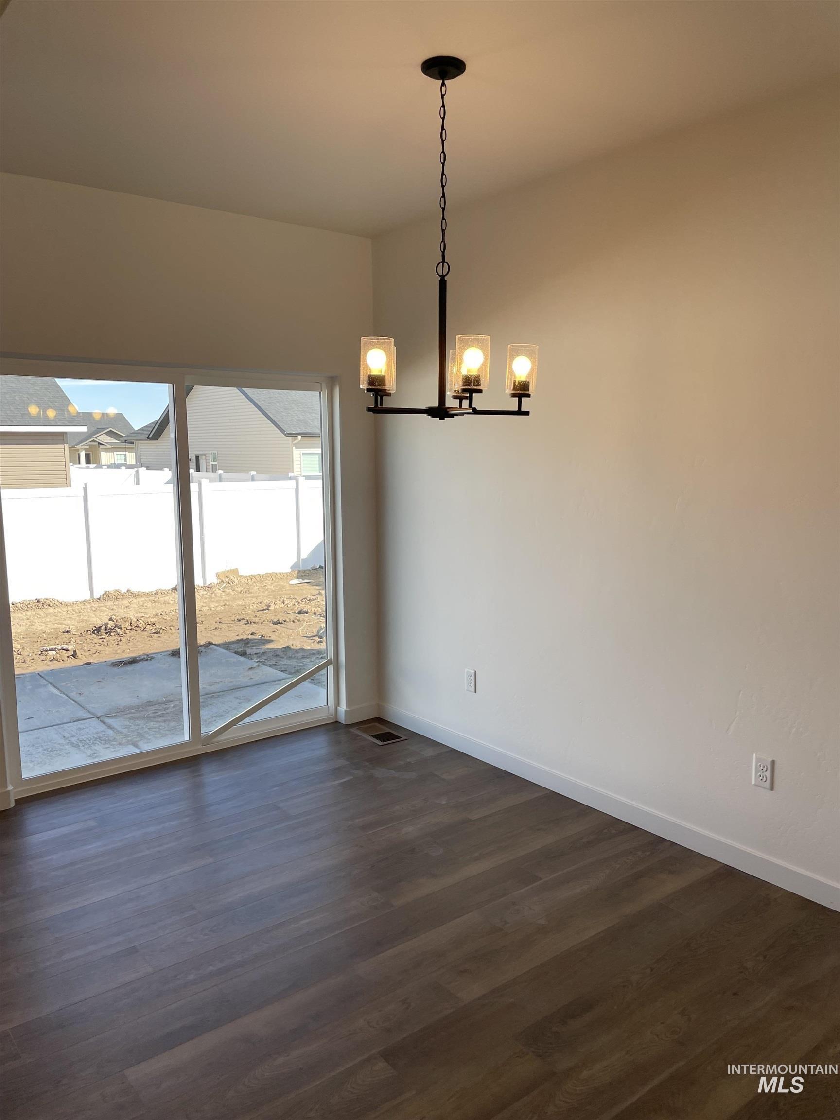 1240 Sunnybrook Ave, Twin Falls, Idaho 83301-5999, 3 Bedrooms, 2 Bathrooms, Residential For Sale, Price $399,900, 98986096