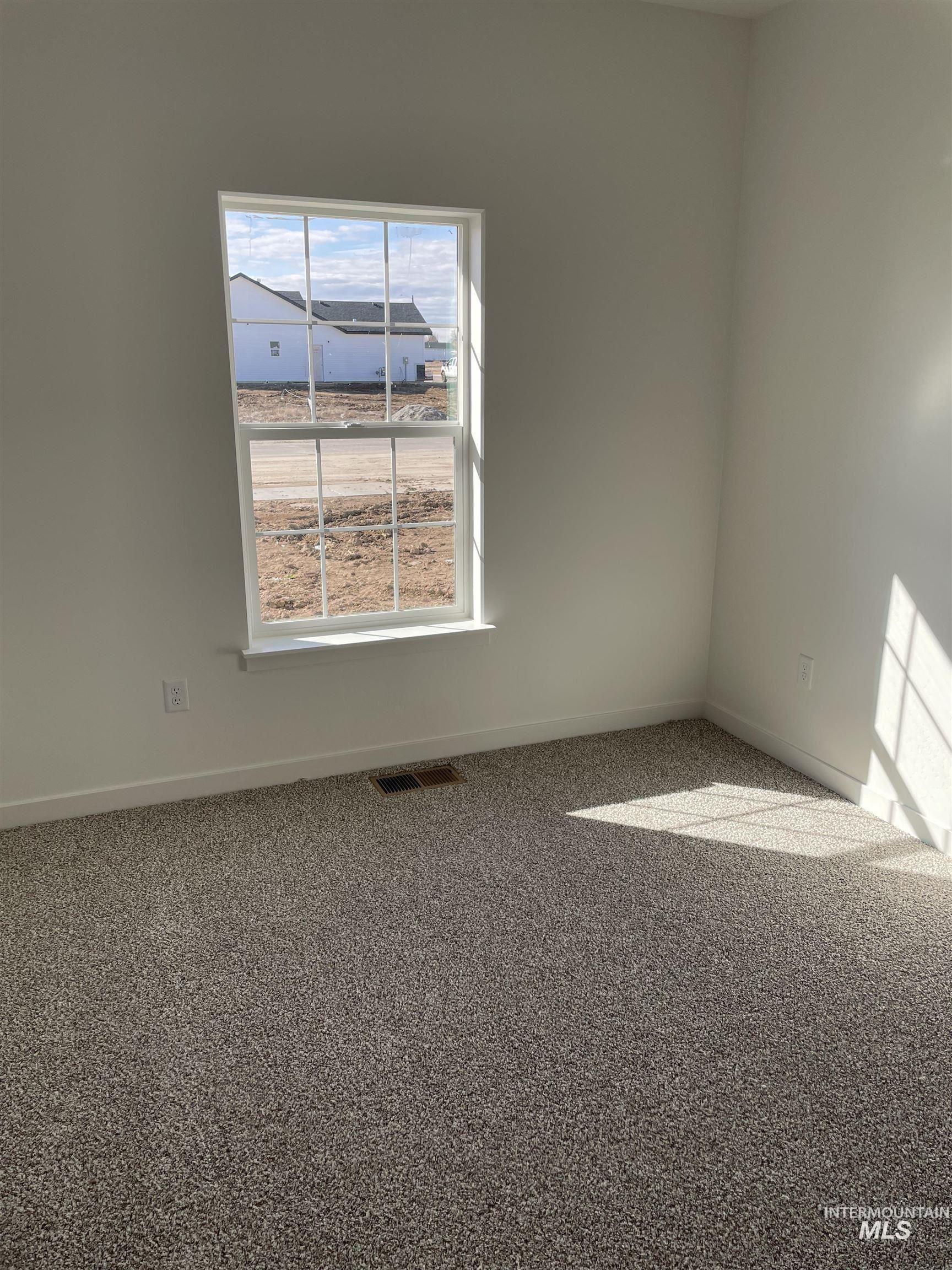 1240 Sunnybrook Ave, Twin Falls, Idaho 83301-5999, 3 Bedrooms, 2 Bathrooms, Residential For Sale, Price $399,900, 98986096