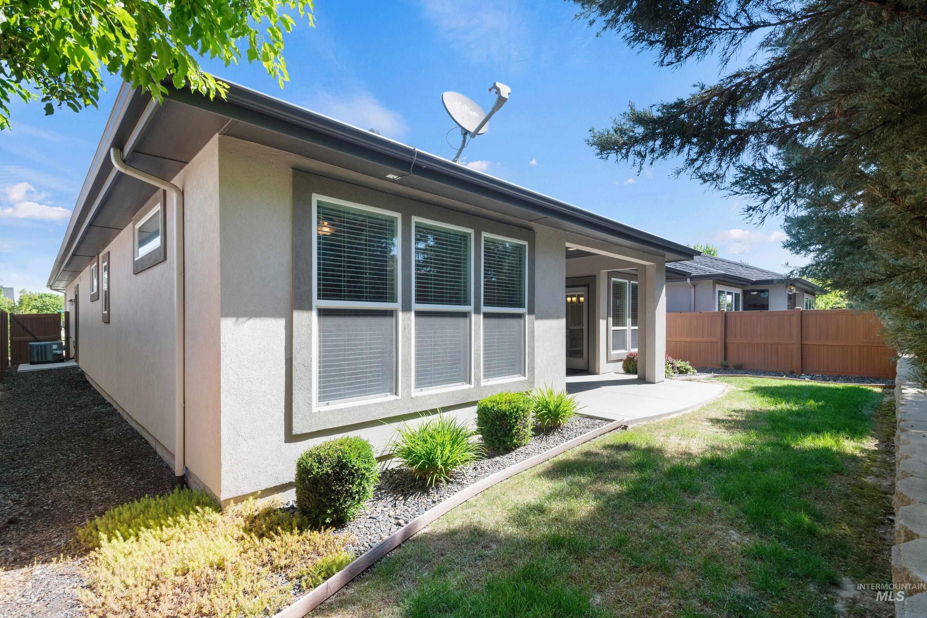 1505 E Summerplace Street, Meridian, Idaho 83646, 3 Bedrooms, 2 Bathrooms, Residential For Sale, Price $529,000, 98986107