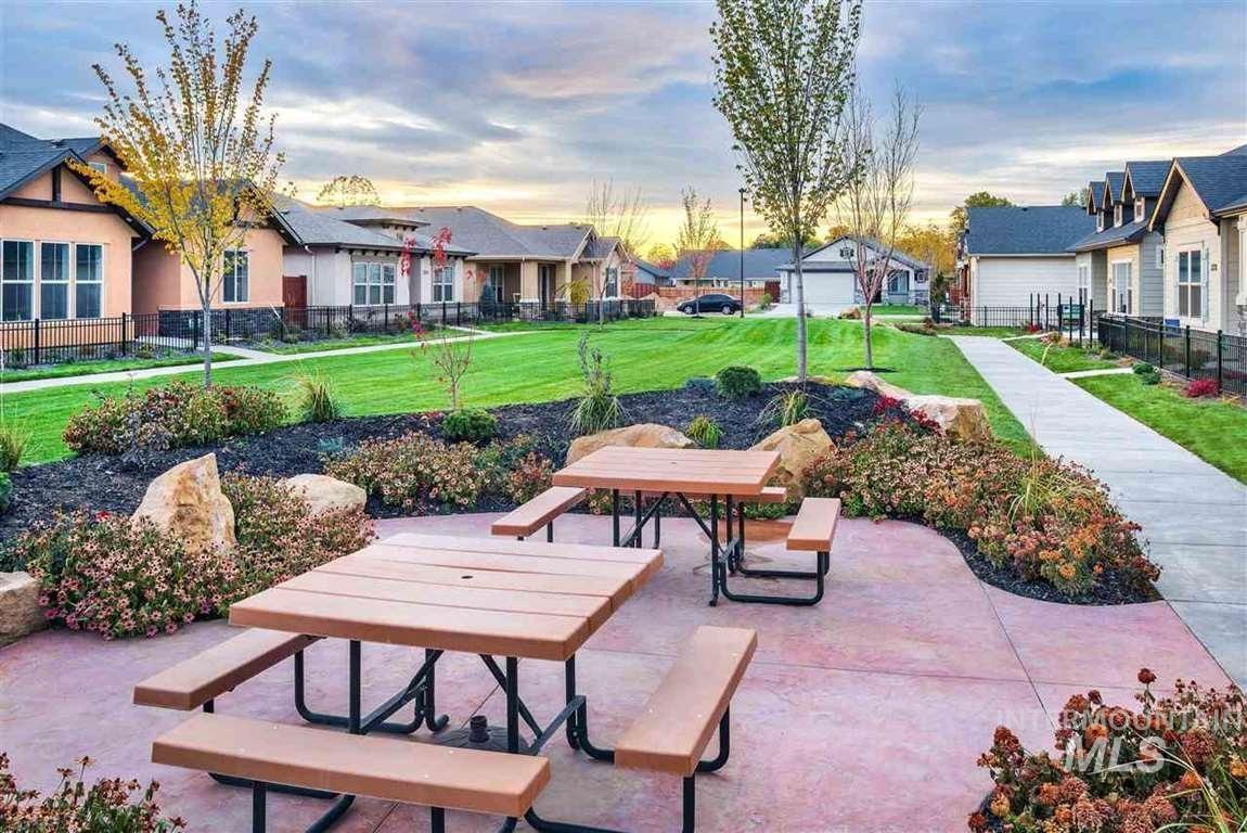 1505 E Summerplace Street, Meridian, Idaho 83646, 3 Bedrooms, 2 Bathrooms, Residential For Sale, Price $529,000, 98986107