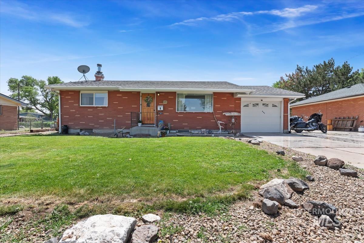 845 E 16th N, Mountain Home, Idaho 83647-1722, 4 Bedrooms, 2 Bathrooms, Residential For Sale, Price $379,000, 98986108
