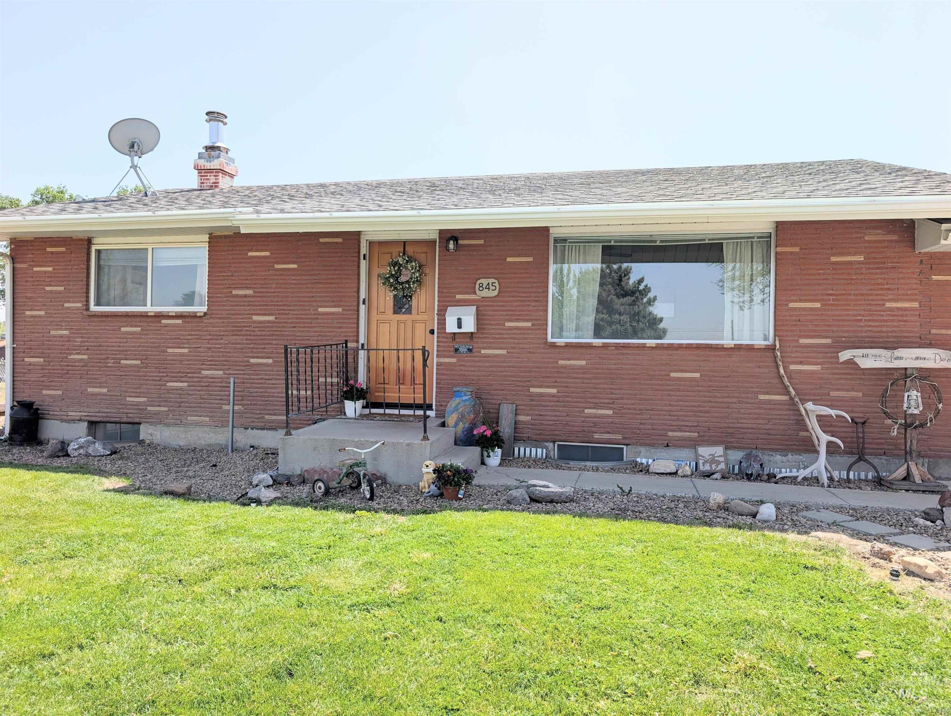 845 E 16th N, Mountain Home, Idaho 83647-1722, 4 Bedrooms, 2 Bathrooms, Residential For Sale, Price $379,000, 98986108