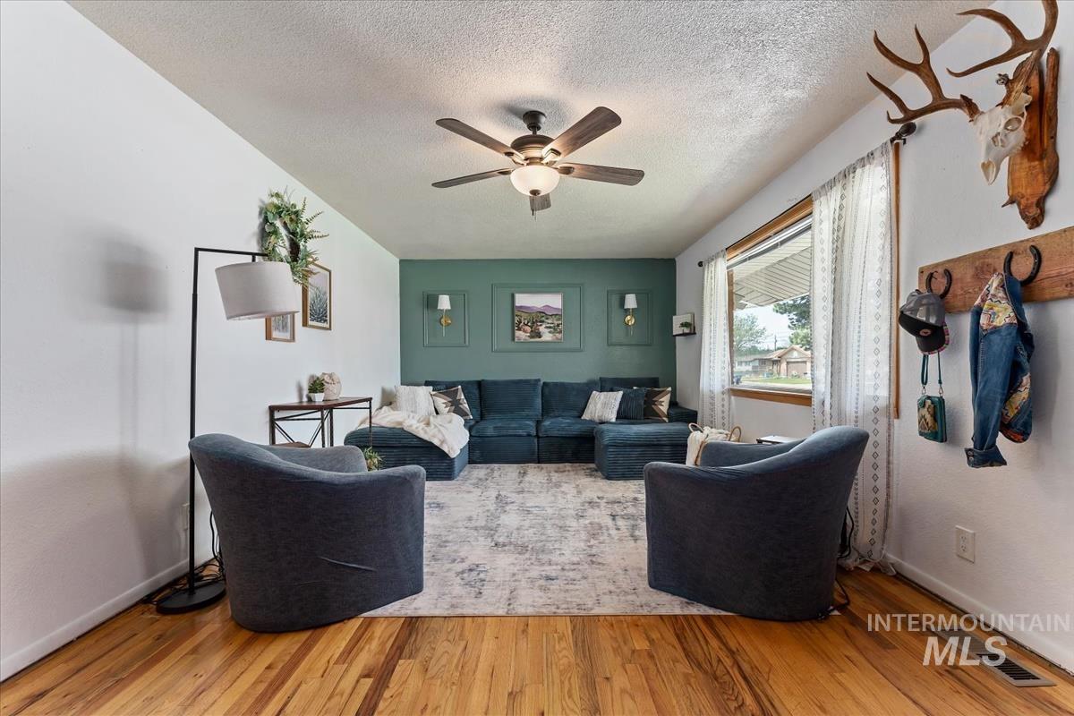 845 E 16th N, Mountain Home, Idaho 83647-1722, 4 Bedrooms, 2 Bathrooms, Residential For Sale, Price $374,900, 98986108