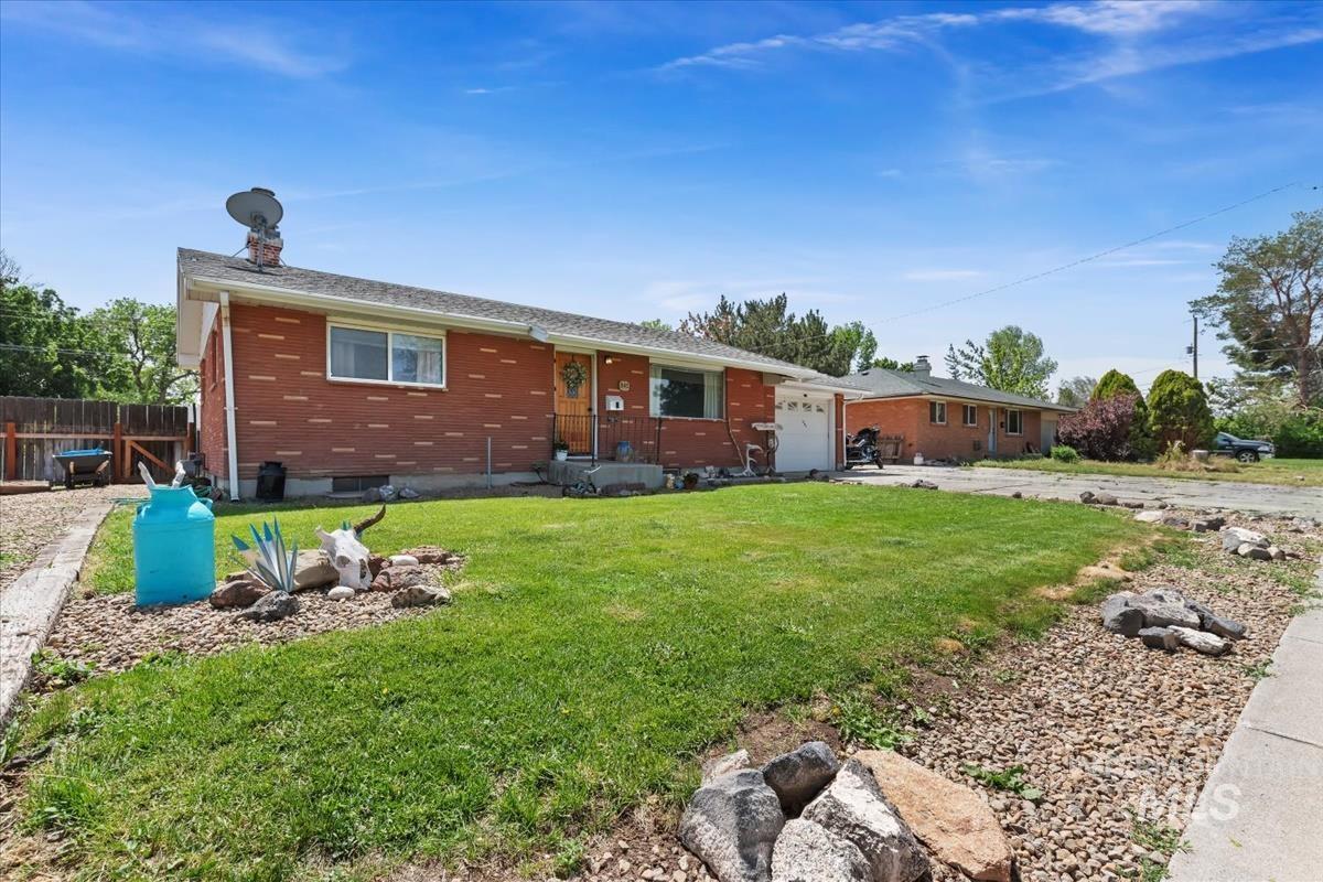 845 E 16th N, Mountain Home, Idaho 83647-1722, 4 Bedrooms, 2 Bathrooms, Residential For Sale, Price $374,900, 98986108