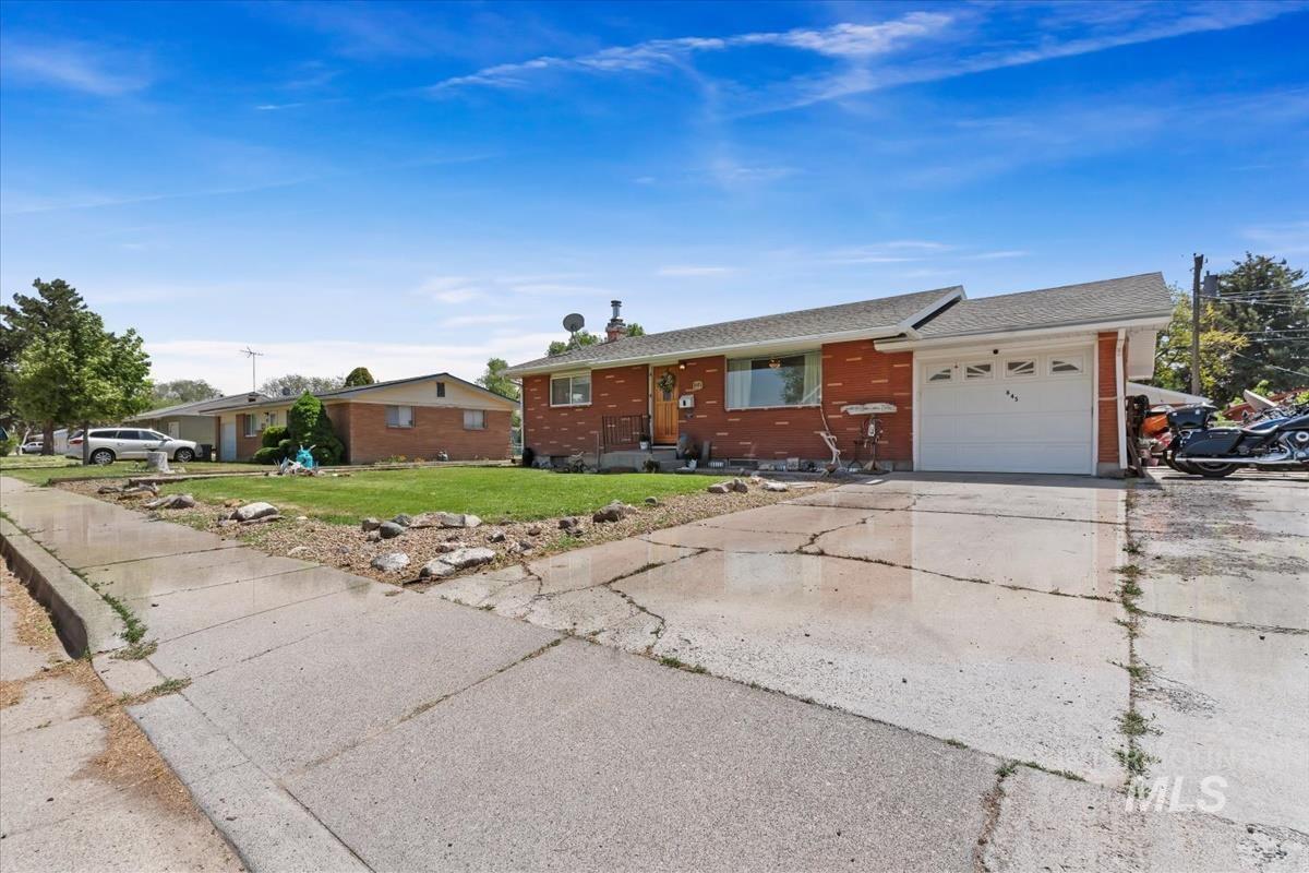 845 E 16th N, Mountain Home, Idaho 83647-1722, 4 Bedrooms, 2 Bathrooms, Residential For Sale, Price $374,900, 98986108