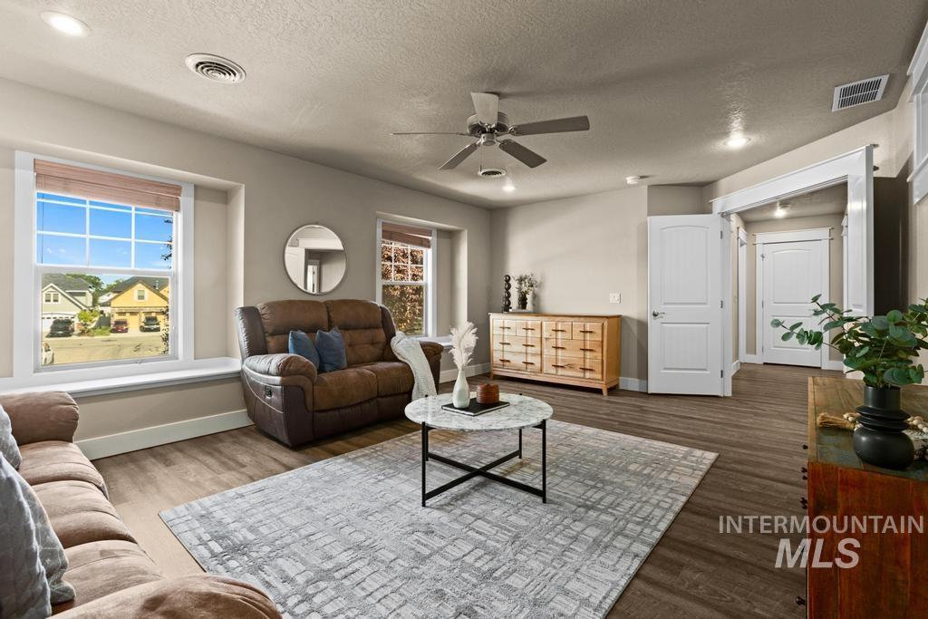 313 E Ryegate Dr, Meridian, Idaho 83646, 4 Bedrooms, 2.5 Bathrooms, Residential For Sale, Price $549,900, 98986112