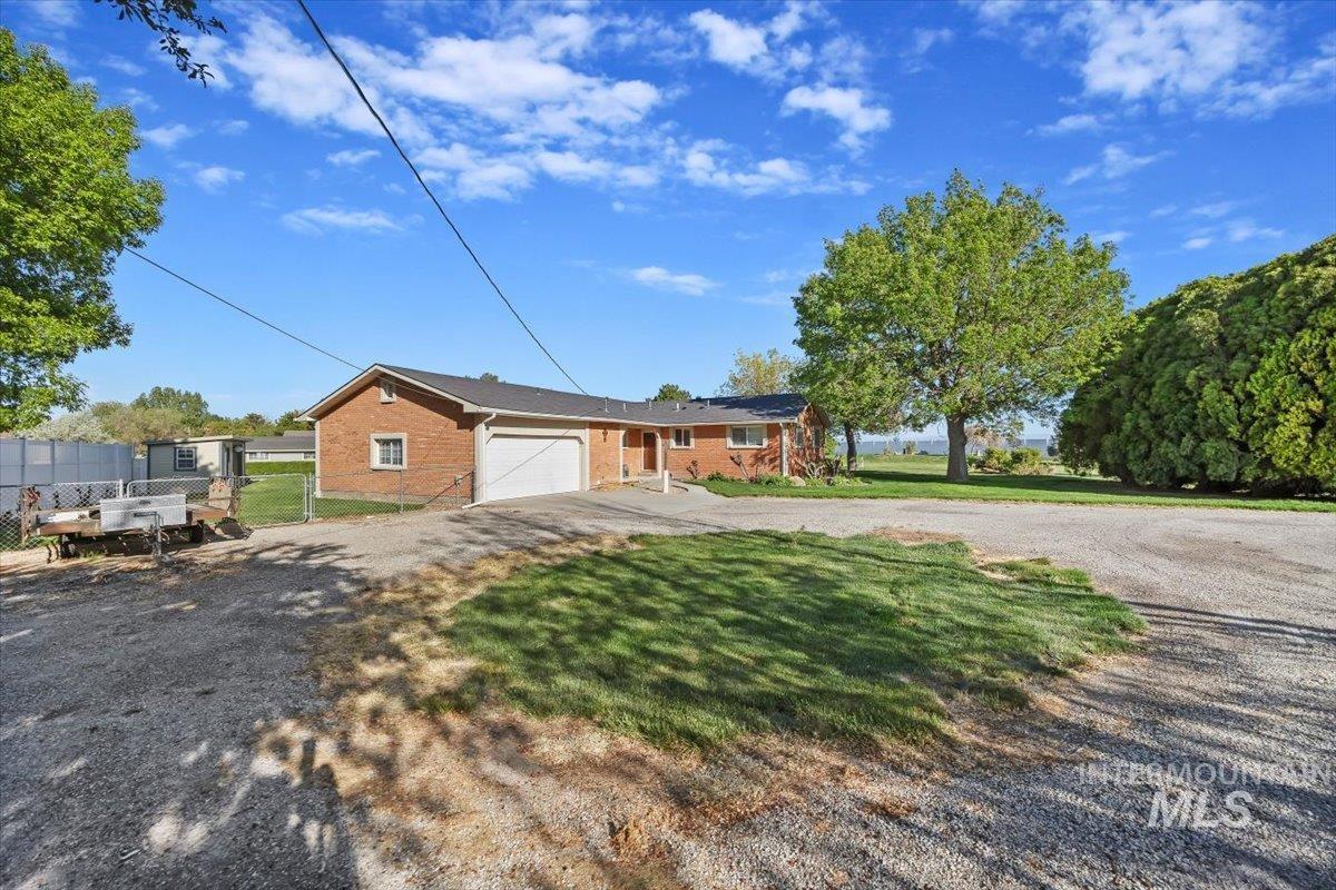 4004 N 2600 E., Twin Falls, Idaho 83301, 2 Bedrooms, 3.5 Bathrooms, Residential For Sale, Price $610,000, 98986114
