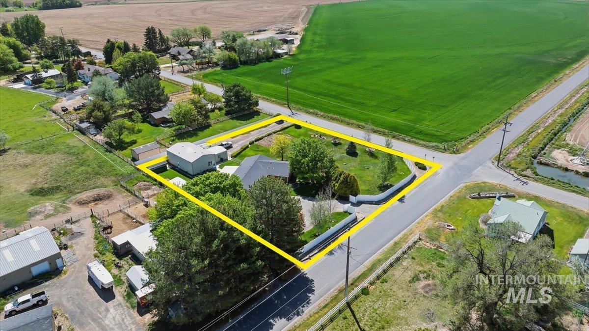 4004 N 2600 E., Twin Falls, Idaho 83301, 2 Bedrooms, 3.5 Bathrooms, Residential For Sale, Price $599,900,MLS 98986114