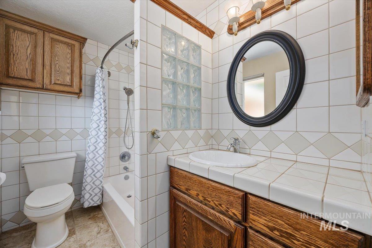 4004 N 2600 E., Twin Falls, Idaho 83301, 2 Bedrooms, 3.5 Bathrooms, Residential For Sale, Price $624,900, 98986114