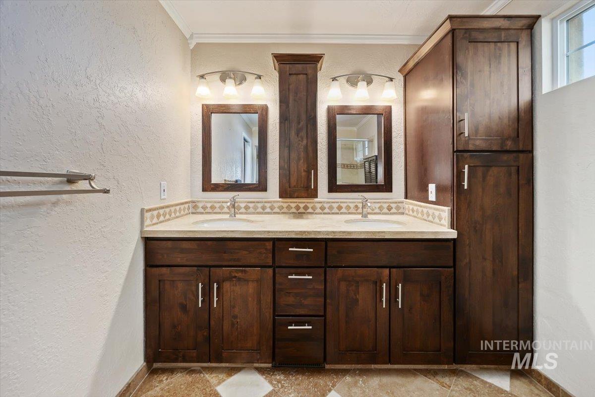4004 N 2600 E., Twin Falls, Idaho 83301, 2 Bedrooms, 3.5 Bathrooms, Residential For Sale, Price $624,900, 98986114