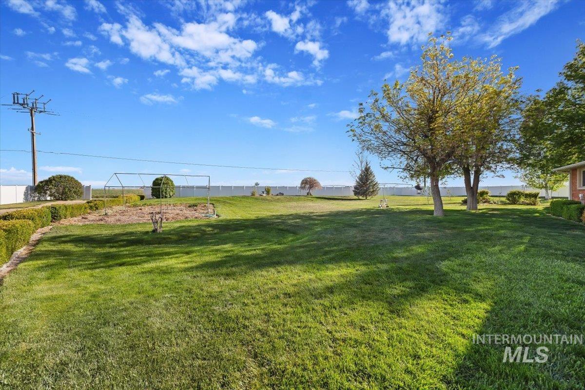 4004 N 2600 E., Twin Falls, Idaho 83301, 2 Bedrooms, 3.5 Bathrooms, Residential For Sale, Price $624,900, 98986114