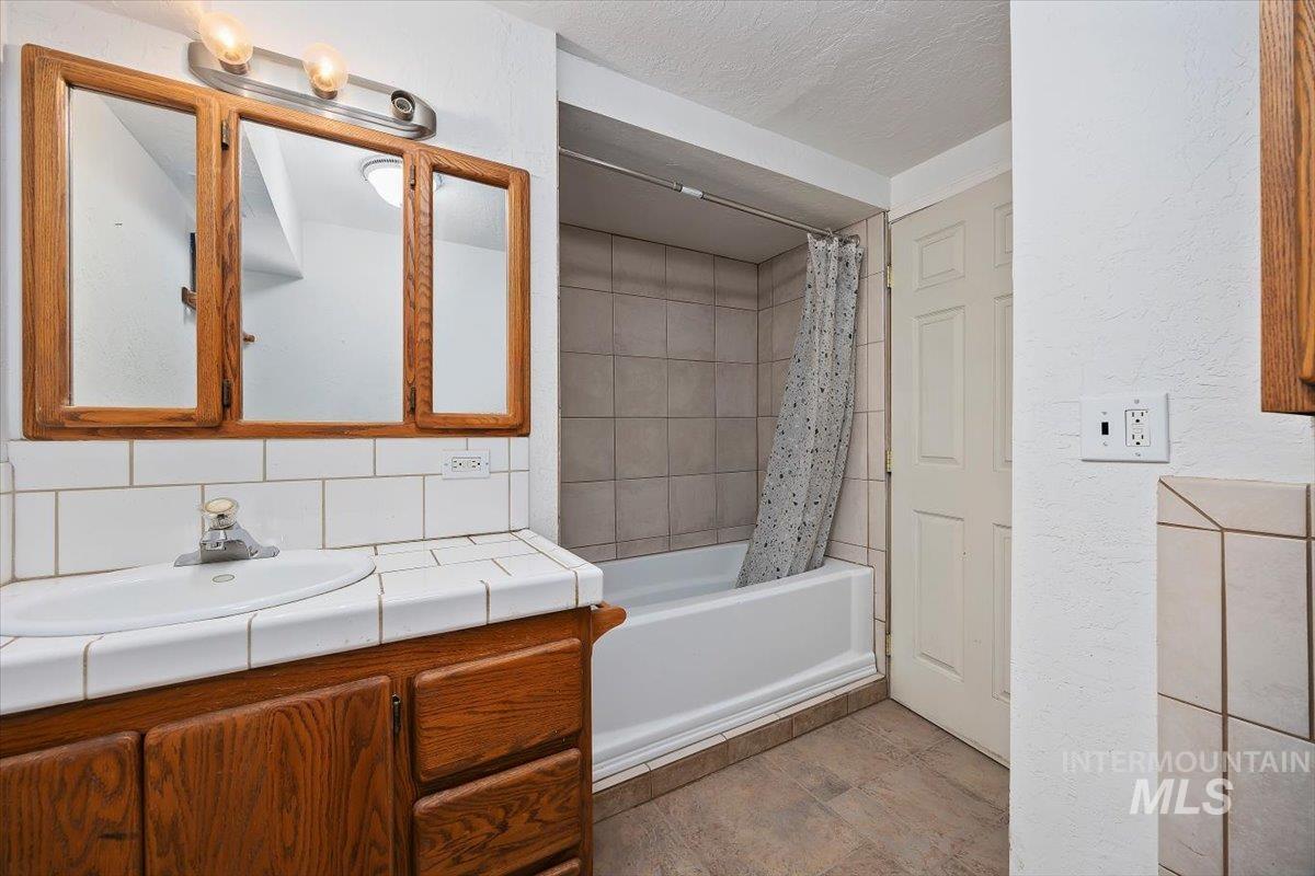 4004 N 2600 E., Twin Falls, Idaho 83301, 2 Bedrooms, 3.5 Bathrooms, Residential For Sale, Price $624,900, 98986114