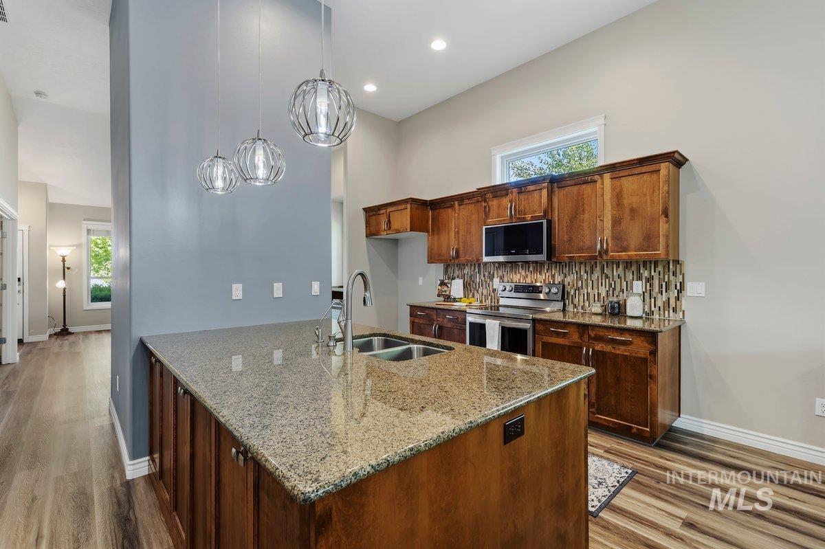 724 N Alog Ave, Eagle, Idaho 83616, 3 Bedrooms, 2 Bathrooms, Residential For Sale, Price $699,900, 98986116