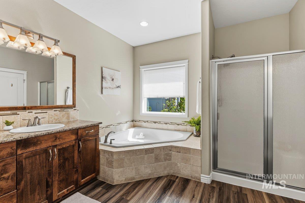 724 N Alog Ave, Eagle, Idaho 83616, 3 Bedrooms, 2 Bathrooms, Residential For Sale, Price $699,900, 98986116