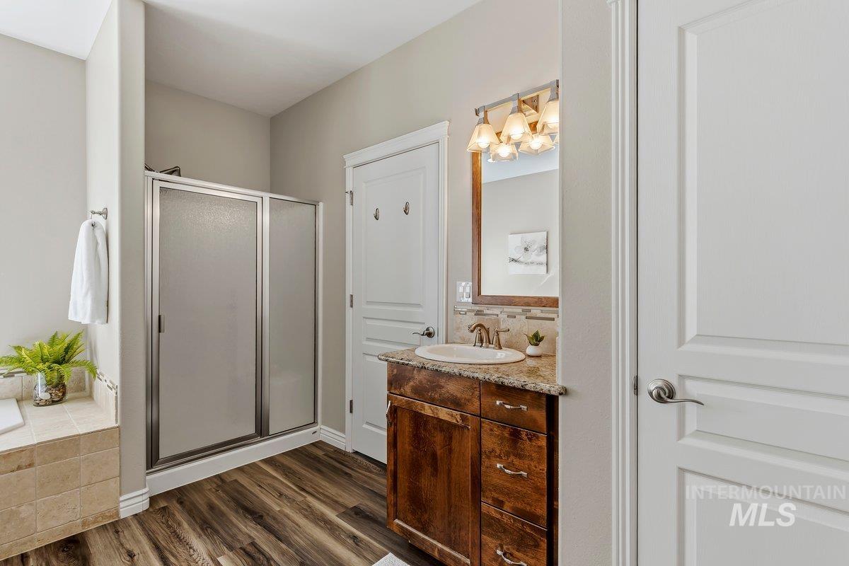 724 N Alog Ave, Eagle, Idaho 83616, 3 Bedrooms, 2 Bathrooms, Residential For Sale, Price $699,900, 98986116