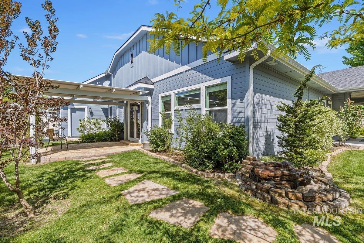 724 N Alog Ave, Eagle, Idaho 83616, 3 Bedrooms, 2 Bathrooms, Residential For Sale, Price $699,900, 98986116