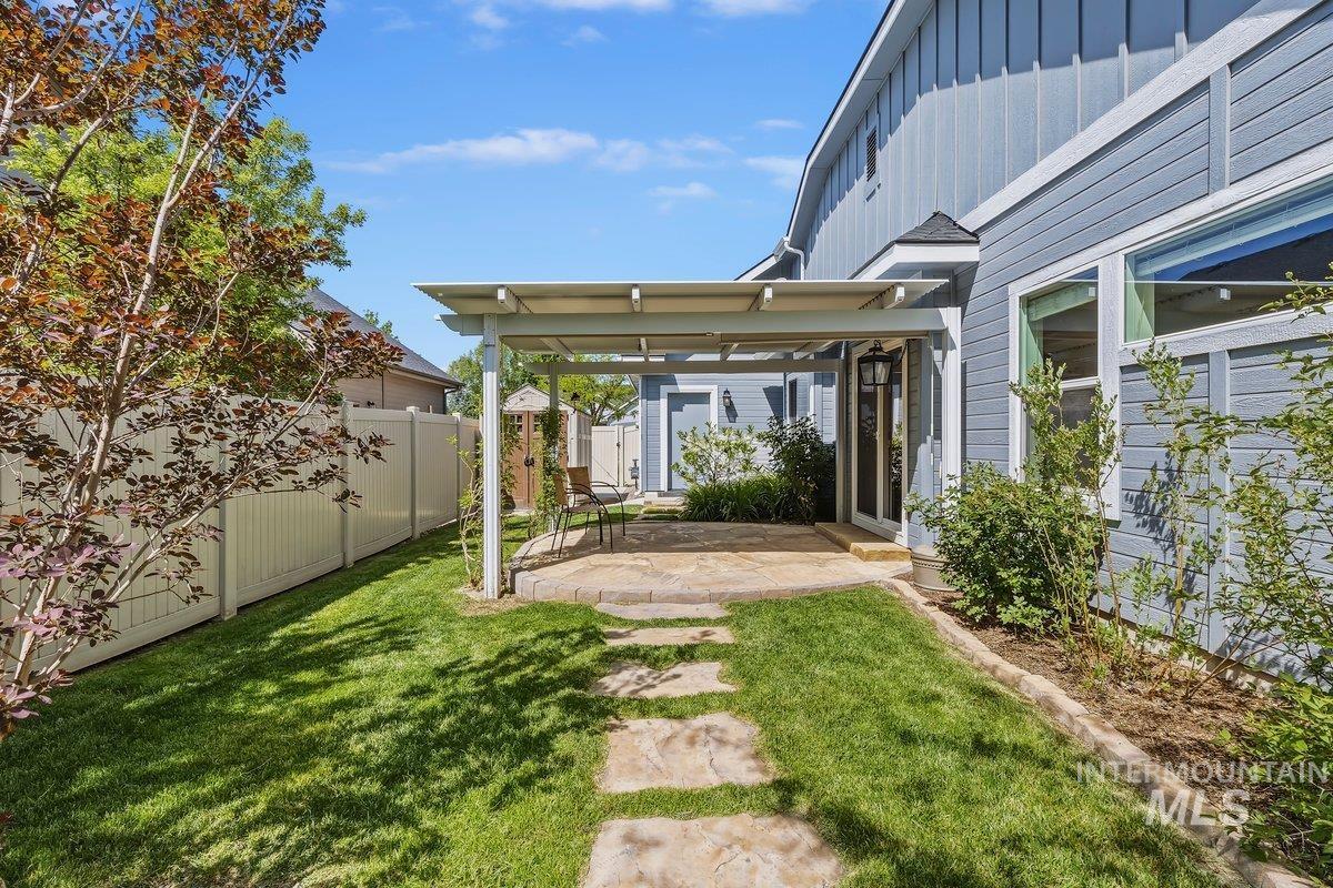724 N Alog Ave, Eagle, Idaho 83616, 3 Bedrooms, 2 Bathrooms, Residential For Sale, Price $699,900, 98986116