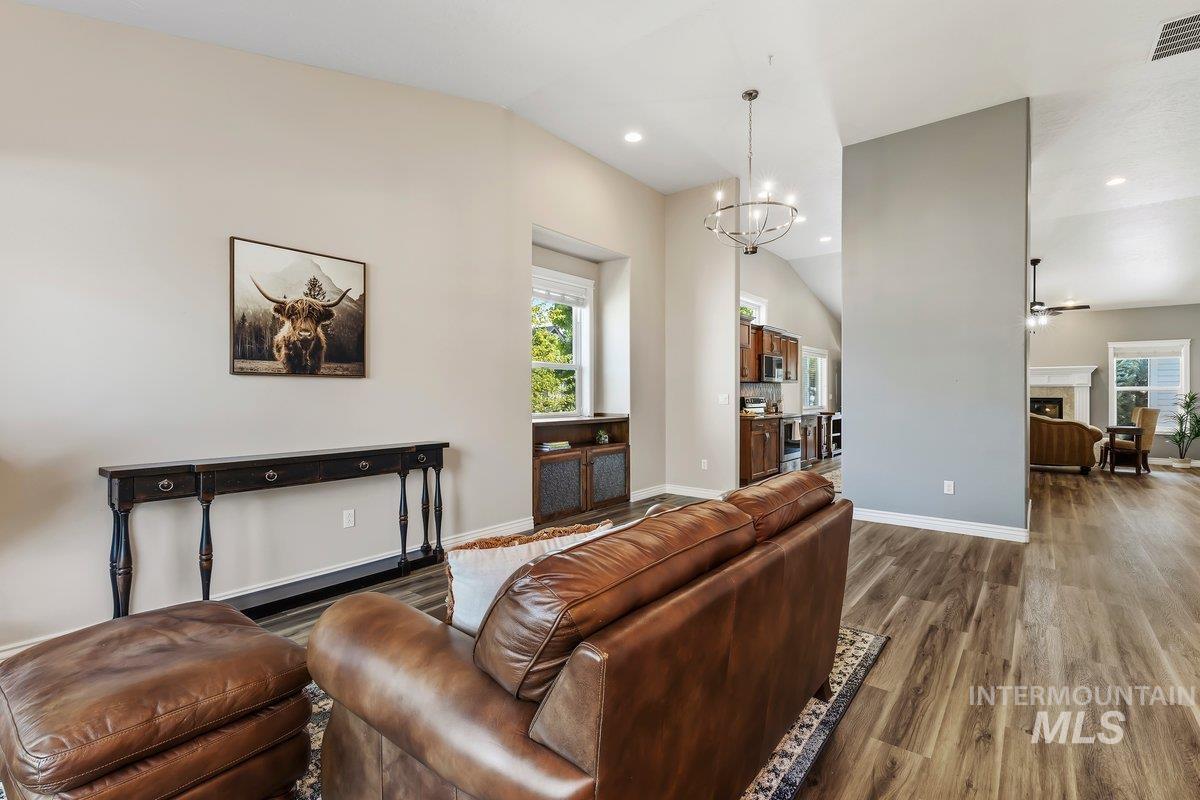 724 N Alog Ave, Eagle, Idaho 83616, 3 Bedrooms, 2 Bathrooms, Residential For Sale, Price $699,900, 98986116