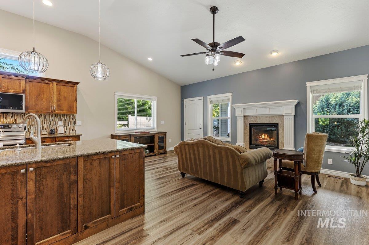 724 N Alog Ave, Eagle, Idaho 83616, 3 Bedrooms, 2 Bathrooms, Residential For Sale, Price $699,900, 98986116