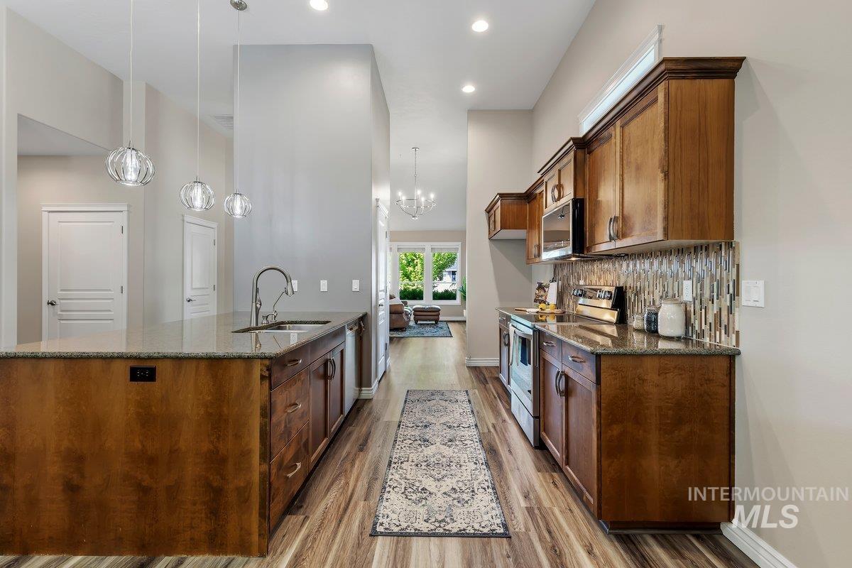 724 N Alog Ave, Eagle, Idaho 83616, 3 Bedrooms, 2 Bathrooms, Residential For Sale, Price $699,900, 98986116