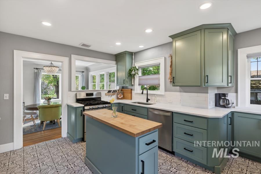 207 N Hayes St., Moscow, Idaho 83843, 4 Bedrooms, 2.5 Bathrooms, Residential For Sale, Price $649,000, 98986118