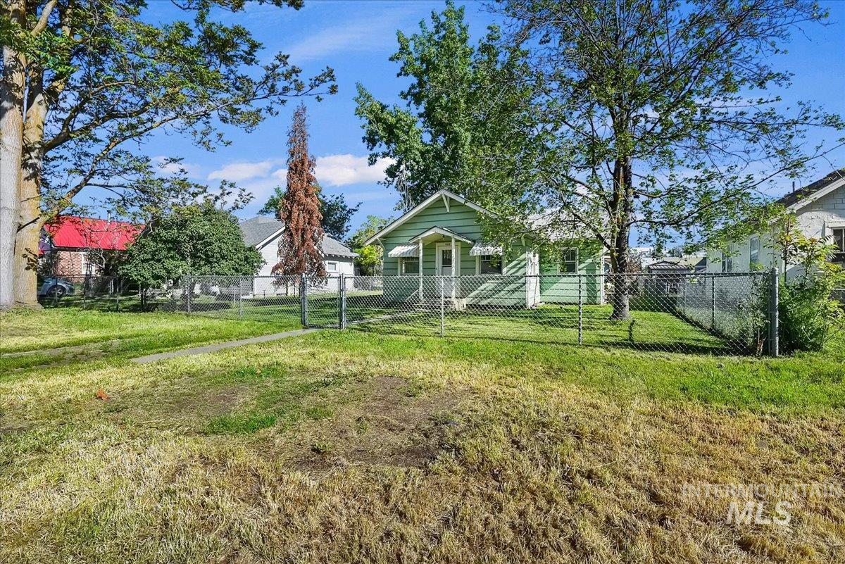 510 E 5th Street, Emmett, Idaho 83617, 2 Bedrooms, 1 Bathroom, Residential For Sale, Price $275,000, 98986120