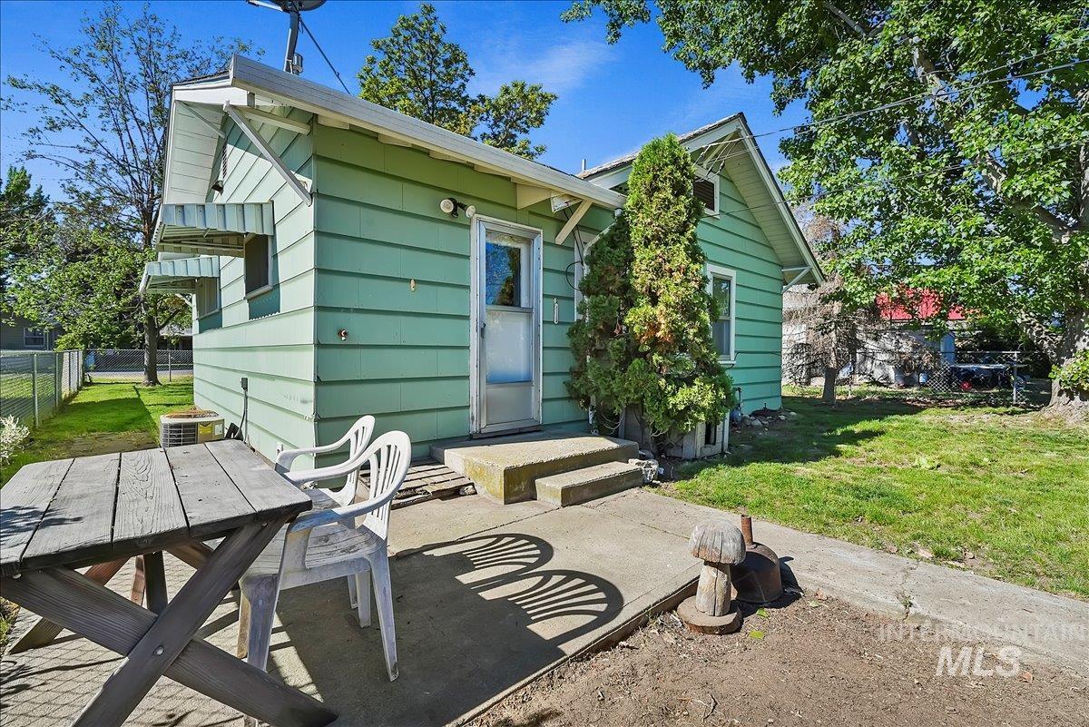 510 E 5th Street, Emmett, Idaho 83617, 2 Bedrooms, 1 Bathroom, Residential For Sale, Price $275,000, 98986120
