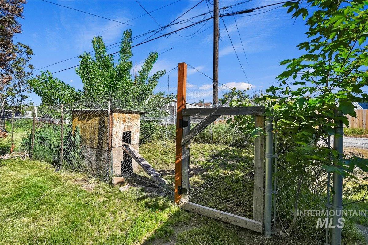 510 E 5th Street, Emmett, Idaho 83617, 2 Bedrooms, 1 Bathroom, Residential For Sale, Price $275,000, 98986120