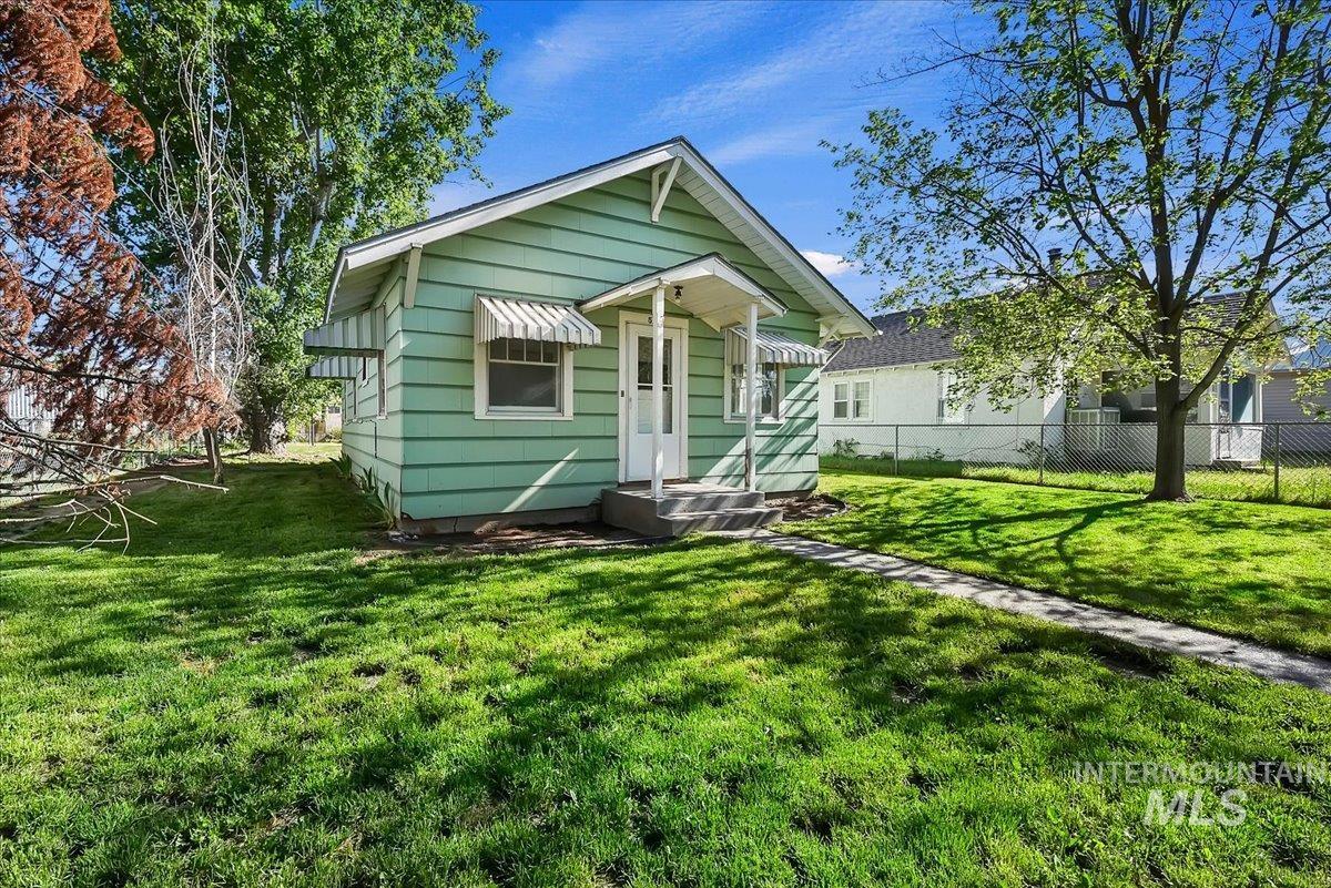 510 E 5th Street, Emmett, Idaho 83617, 2 Bedrooms, 1 Bathroom, Residential For Sale, Price $275,000, 98986120