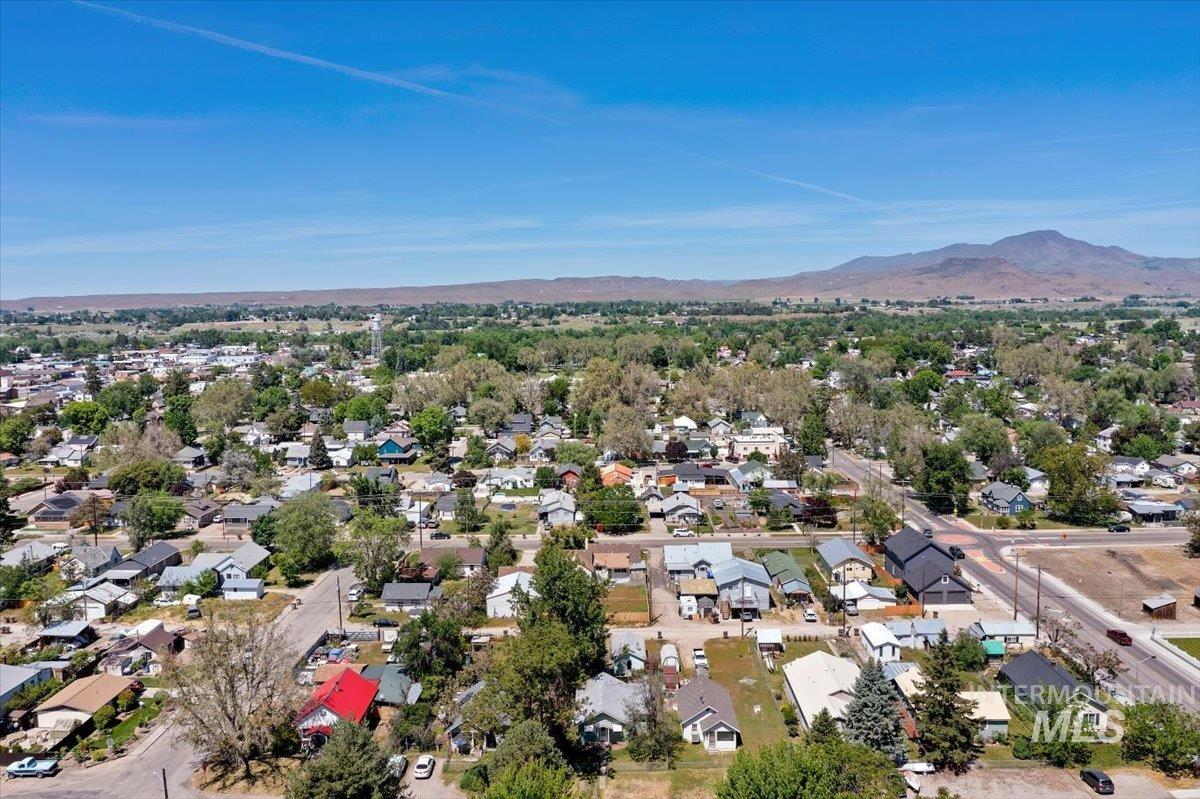 510 E 5th Street, Emmett, Idaho 83617, 2 Bedrooms, 1 Bathroom, Residential For Sale, Price $275,000, 98986120