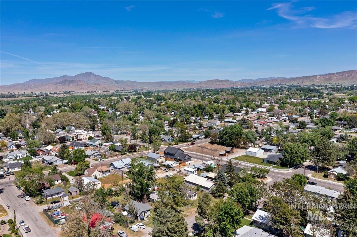 510 E 5th Street, Emmett, Idaho 83617, 2 Bedrooms, 1 Bathroom, Residential For Sale, Price $275,000, 98986120