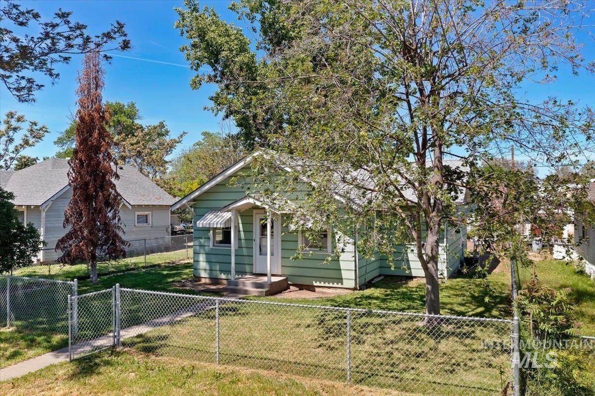 510 E 5th Street, Emmett, Idaho 83617, 2 Bedrooms, 1 Bathroom, Residential For Sale, Price $275,000, 98986120