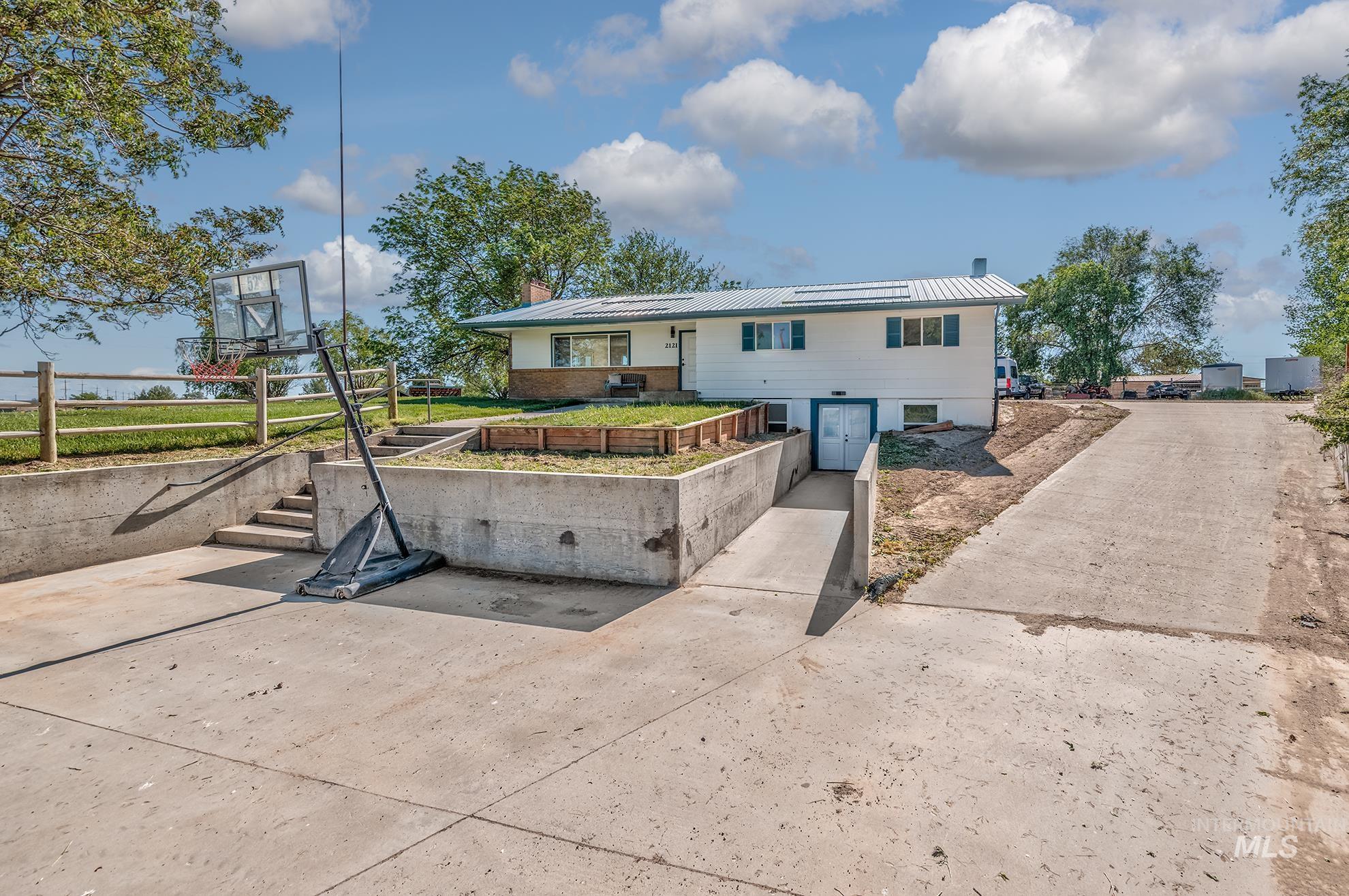 2121 Alameda, Ontario, Oregon 97914, 5 Bedrooms, 3 Bathrooms, Residential For Sale, Price $529,000, 98986125