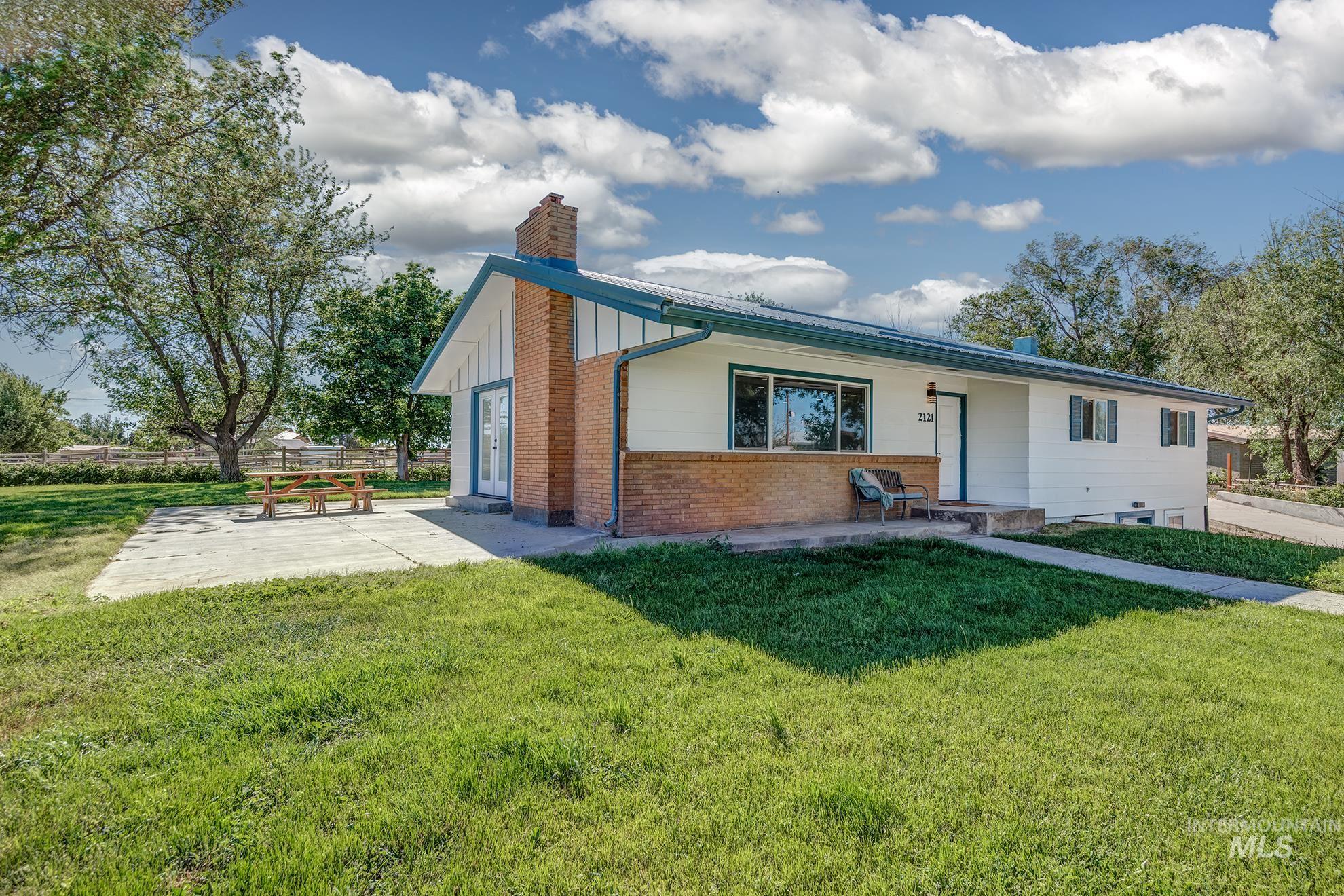2121 Alameda, Ontario, Oregon 97914, 5 Bedrooms, 3 Bathrooms, Residential For Sale, Price $529,000, 98986125