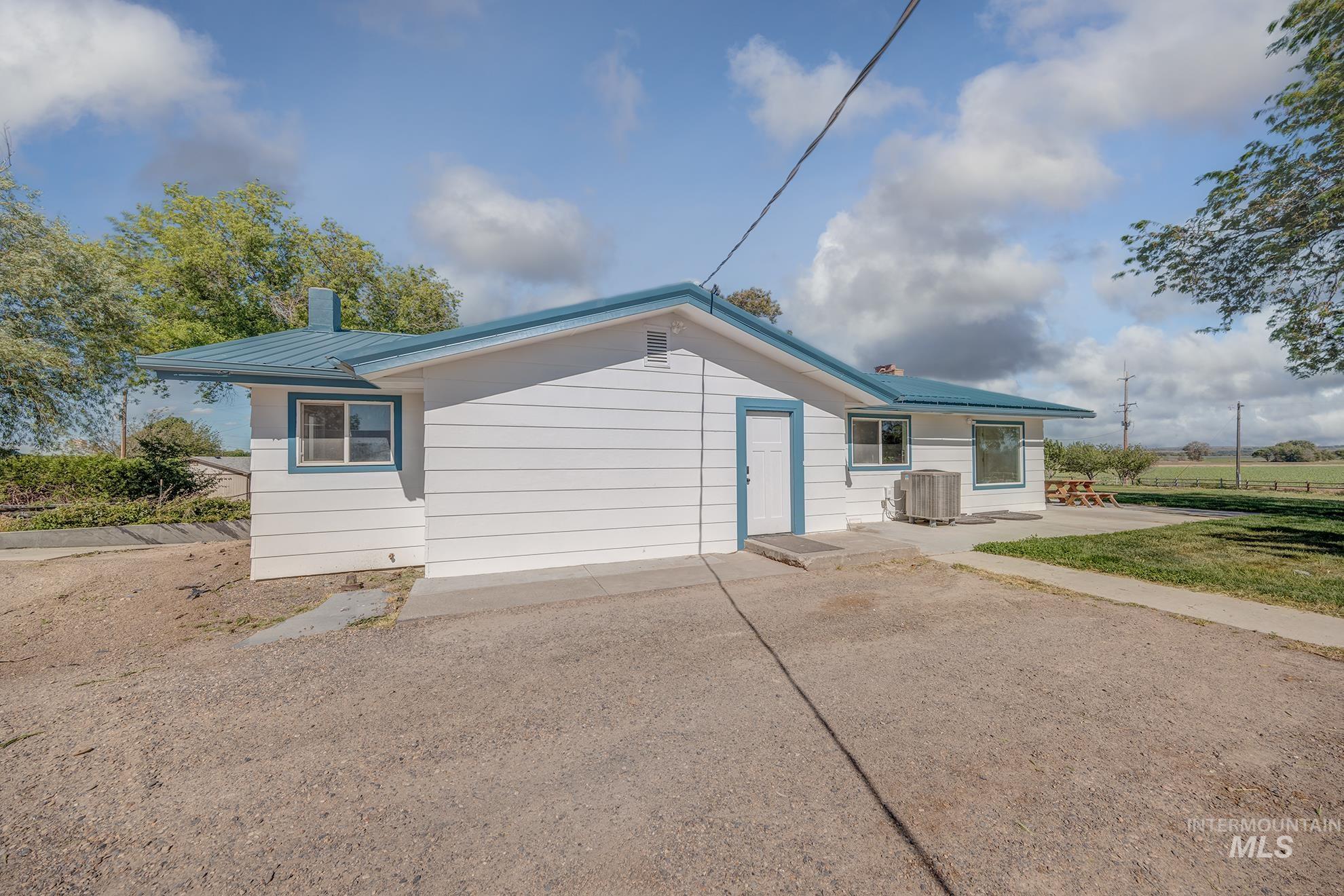 2121 Alameda, Ontario, Oregon 97914, 5 Bedrooms, 3 Bathrooms, Residential For Sale, Price $529,000, 98986125