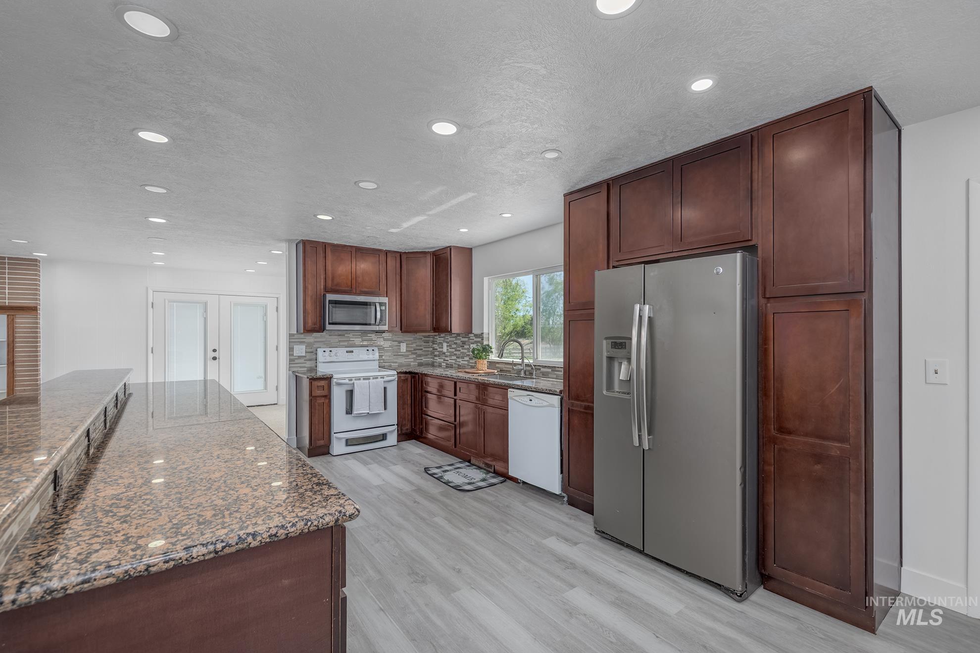 2121 Alameda, Ontario, Oregon 97914, 5 Bedrooms, 3 Bathrooms, Residential For Sale, Price $529,000, 98986125