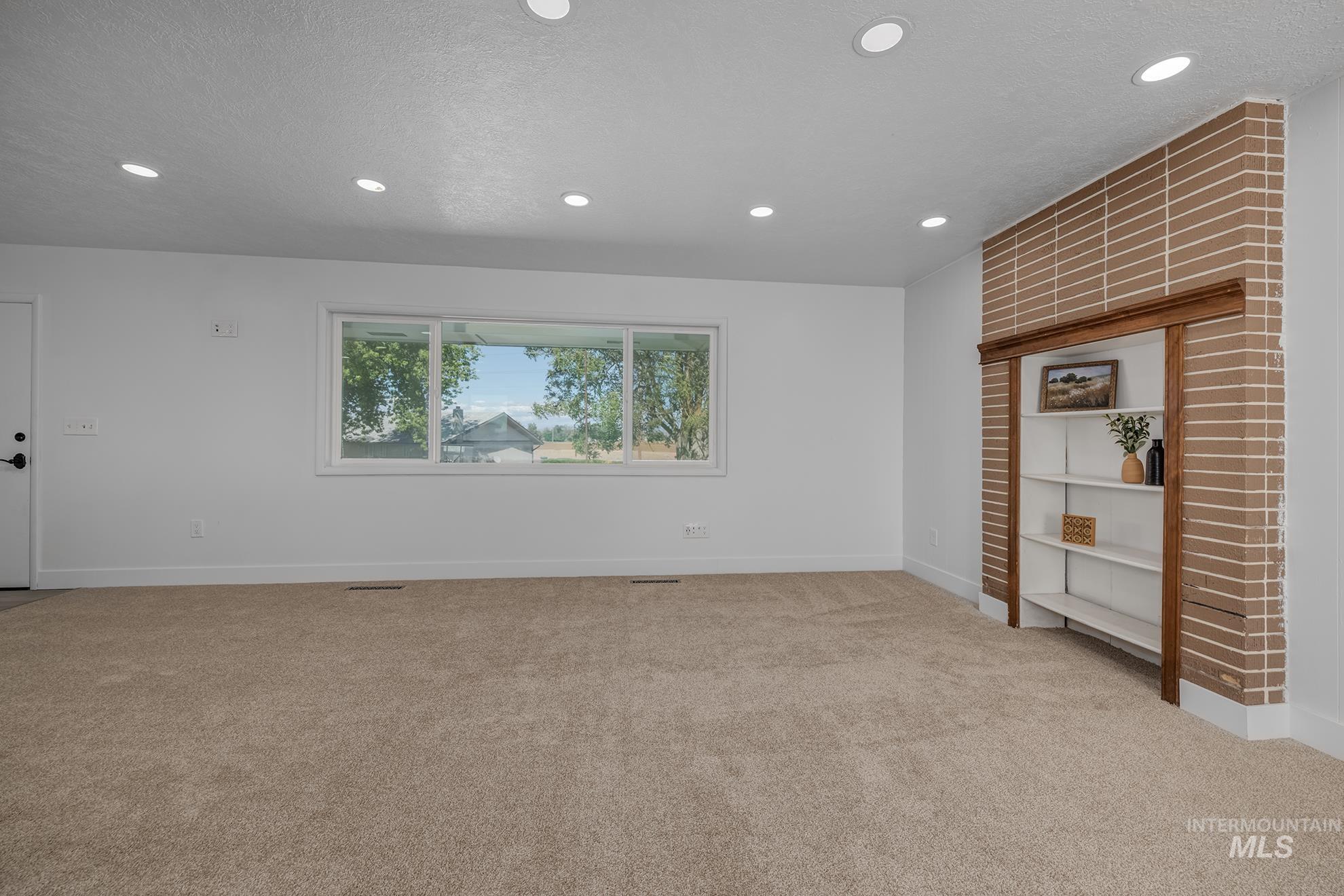 2121 Alameda, Ontario, Oregon 97914, 5 Bedrooms, 3 Bathrooms, Residential For Sale, Price $529,000, 98986125